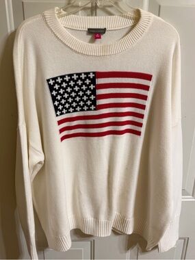 Vince Camuto Cream Crewneck Sweater with Red and Navy Flag